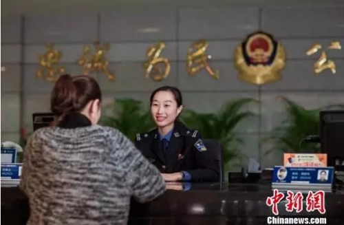 Guangdong police fully implement the system of "only running once" for handling entry and exit documents. Guangdong police fully implement the system of "only running once" for handling entry and exit documents.