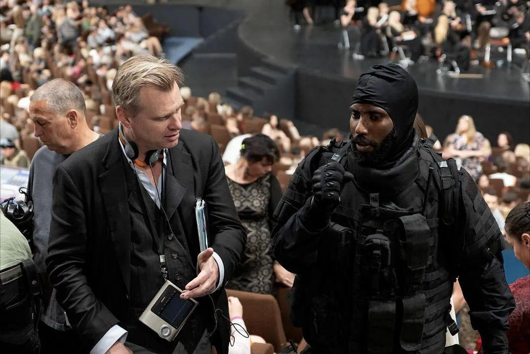 Tenet tidbits, Nolan and the male host in the opera scene.